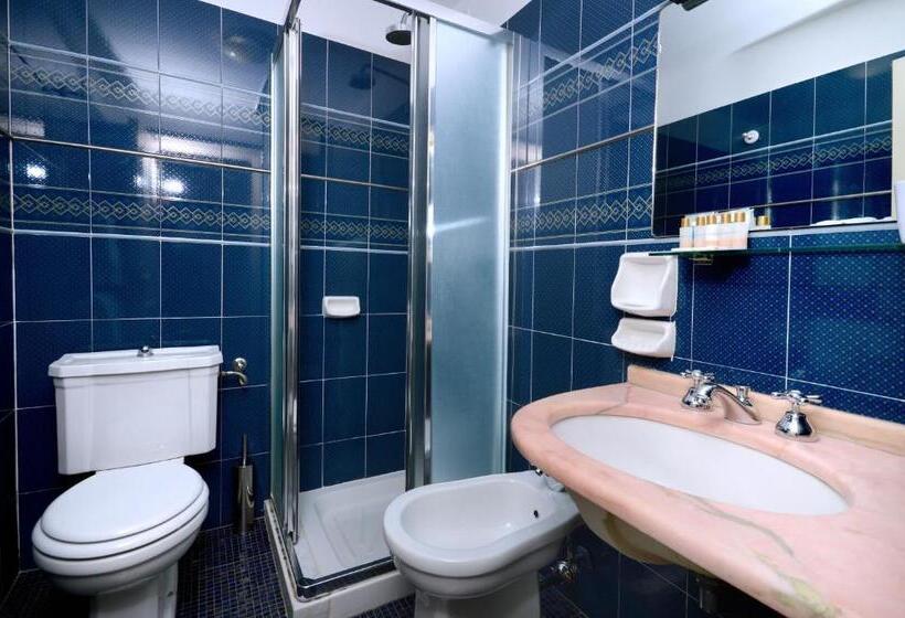 Номер Стандарт Трехместный, Grand Hotel Vittoria