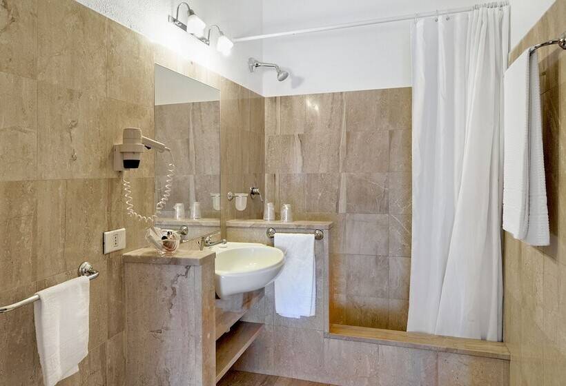 Номер Стандарт Трехместный, Colonna Palace Hotel Mediterraneo