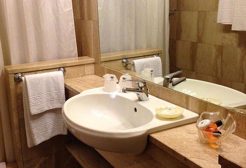 Четырехместный Номер Стандарт, Colonna Palace Hotel Mediterraneo