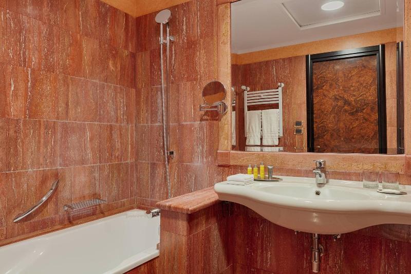 اتاق استاندارد سه نفره, Metropole
