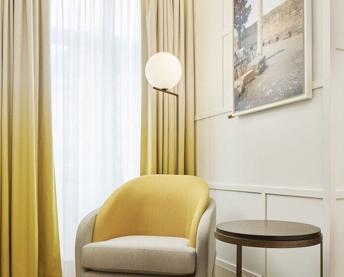اتاق سوپریور با چشم‌انداز دریا, De Bonart Naples   Curio Collection By Hilton