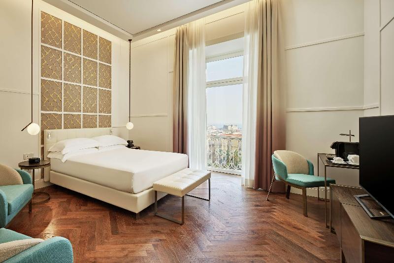 اتاق لوکس با چشم‌انداز دریا, De Bonart Naples   Curio Collection By Hilton