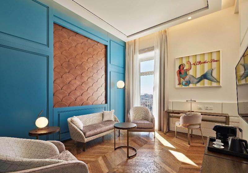 اتاق لوکس با چشم‌انداز دریا, De Bonart Naples   Curio Collection By Hilton