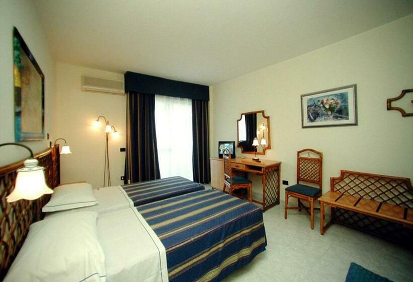 Номер Стандарт, Pugnochiuso Resort Hotel Del Faro