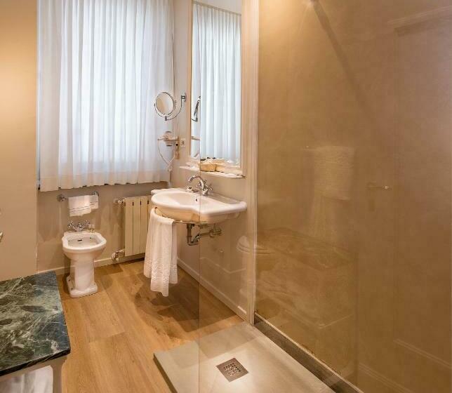 اتاق استاندارد سه نفره, Grand Hotel Sitea