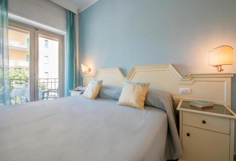 Номер Стандарт с Балконом, Ascot Sorrento