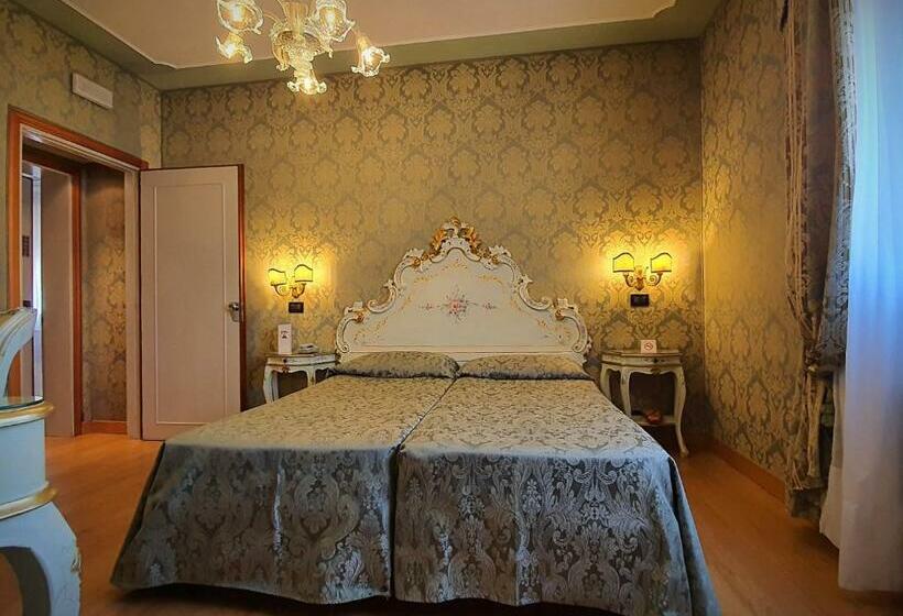 غرفة سوبيريور, Carlton on The Grand Canal