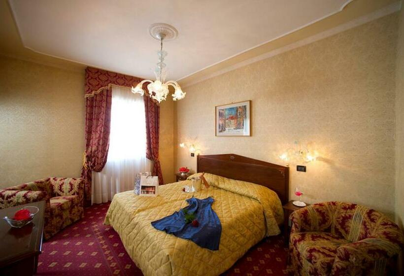 غرفة كلاسيكية, Carlton on The Grand Canal