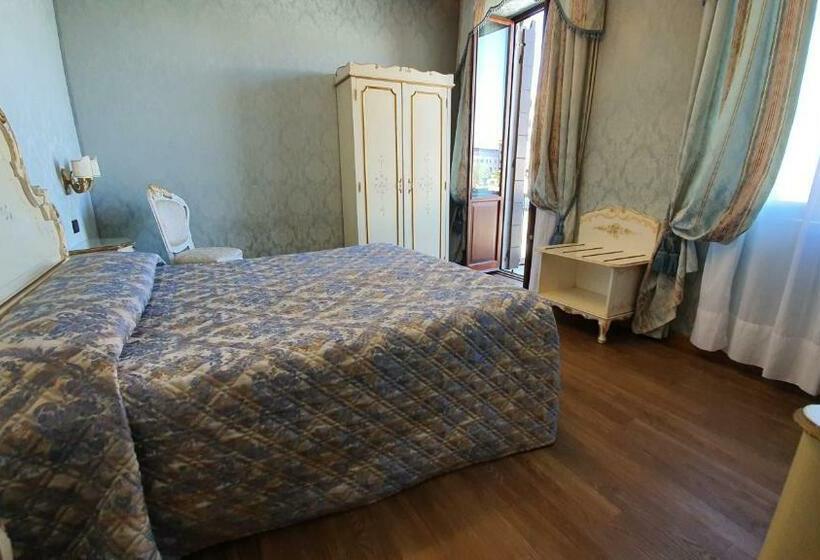 غرفة سوبيريور ذات إطلالة, Carlton on The Grand Canal