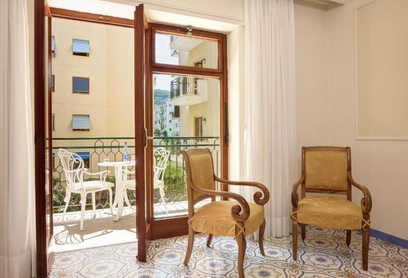 Habitación Clásica con Balcón, Grand Hotel De La Ville