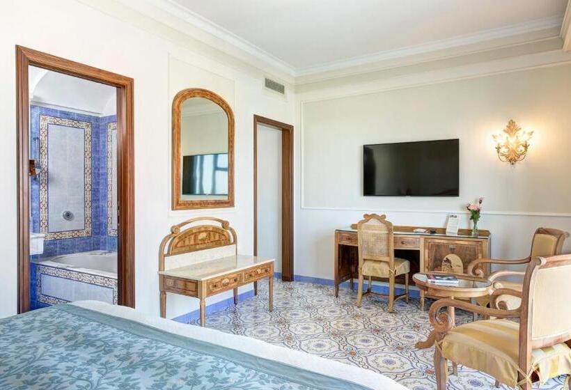 Habitación Deluxe Vista Mar Lateral, Grand Hotel De La Ville