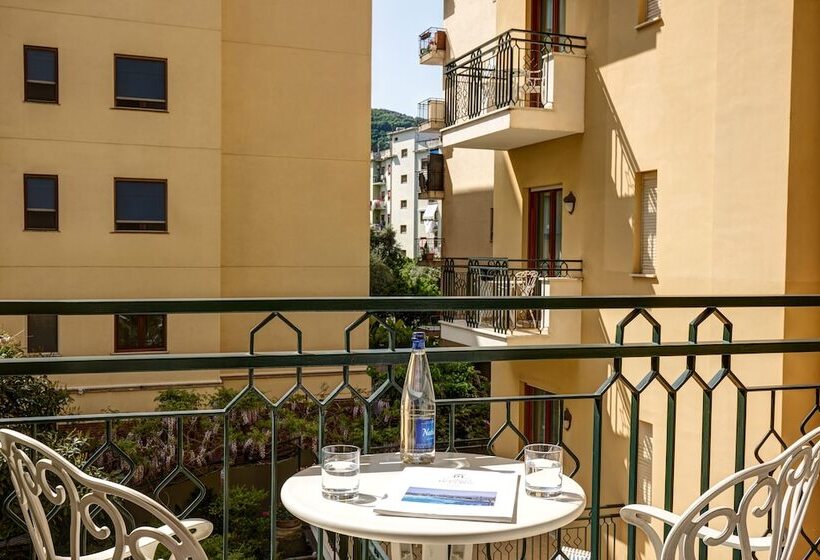 Habitación Clásica con Balcón, Grand Hotel De La Ville
