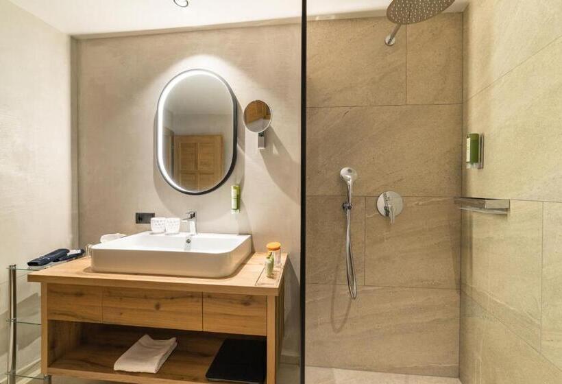 Номер Стандарт с Балконом, Mirabell Dolomites Hotel Luxury Ayurveda & Spa