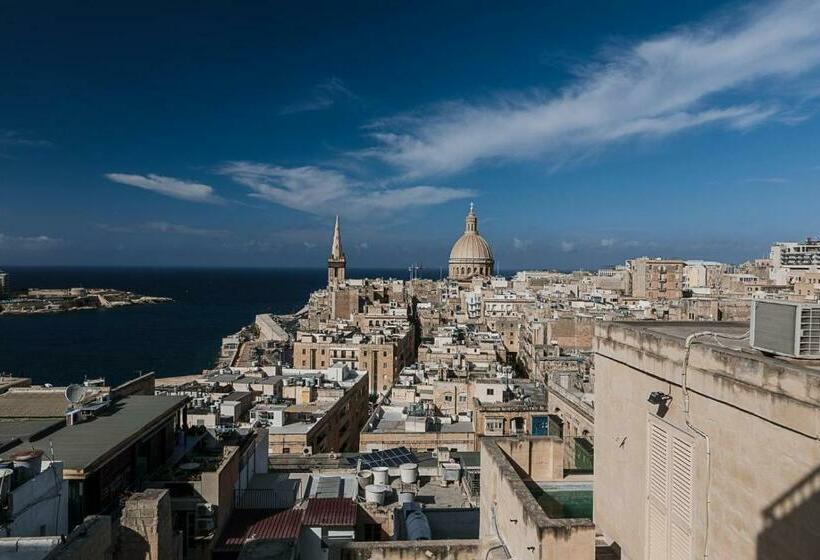 اتاق لوکس با چشم‌انداز دریا, Osborne