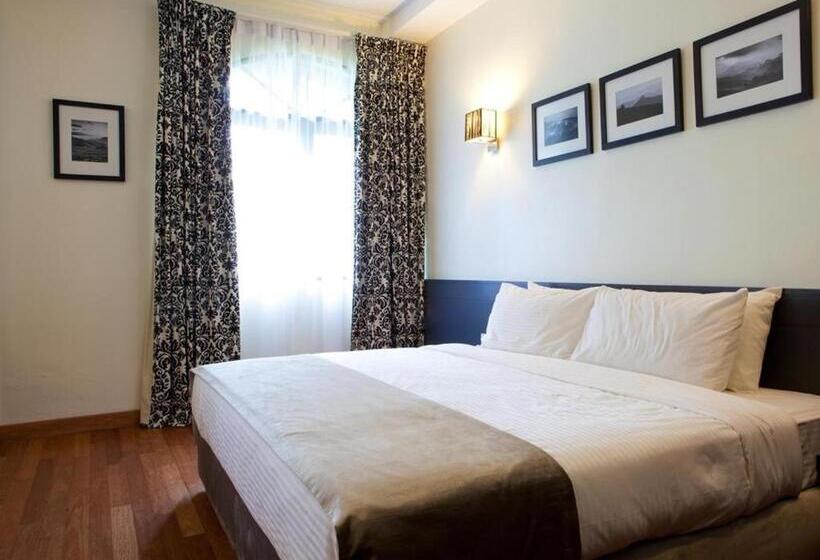 سوییت لوکس, Strawberry Park Resort