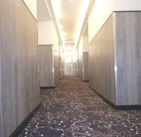 מיטה בחדר משותף, Budget Trianon