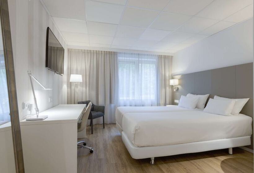 Номер Superior, NH Eindhoven Conference Centre Koningshof