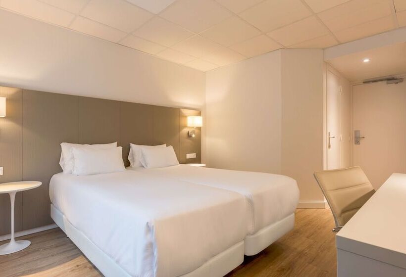 Номер Superior, NH Eindhoven Conference Centre Koningshof