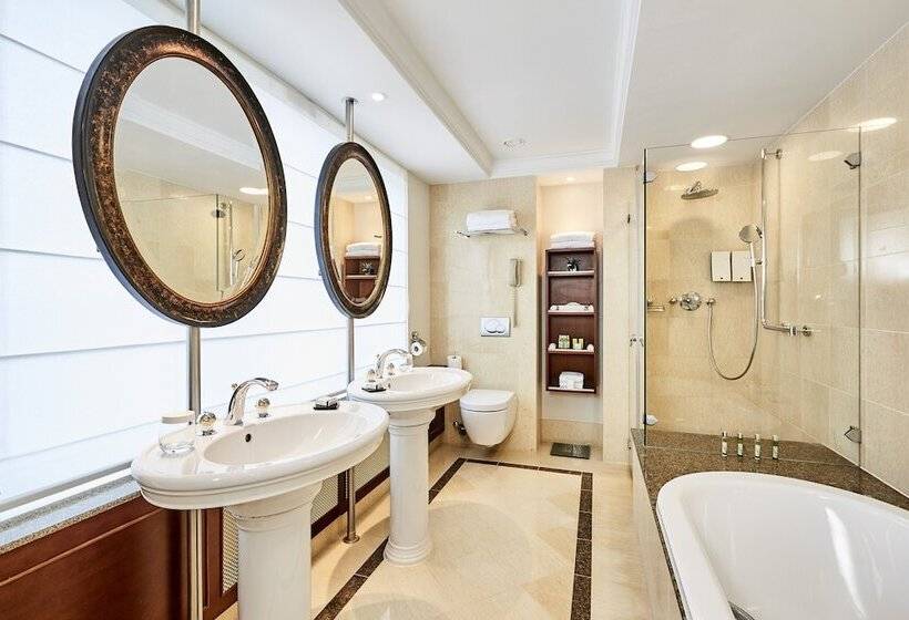 Executive Junior Suite, Okura Amsterdam – The Leading Hotels Of The World