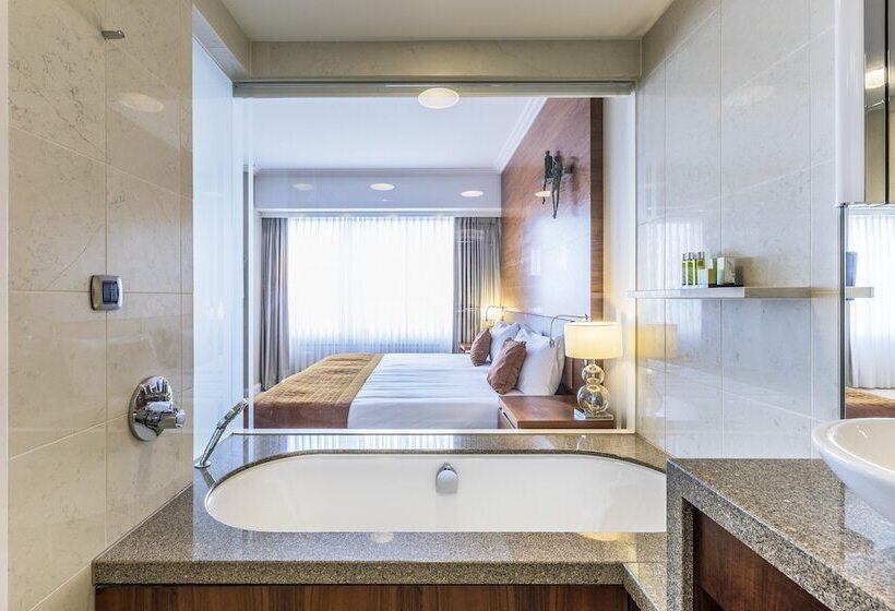 Superior Junior Suite, Okura Amsterdam – The Leading Hotels Of The World