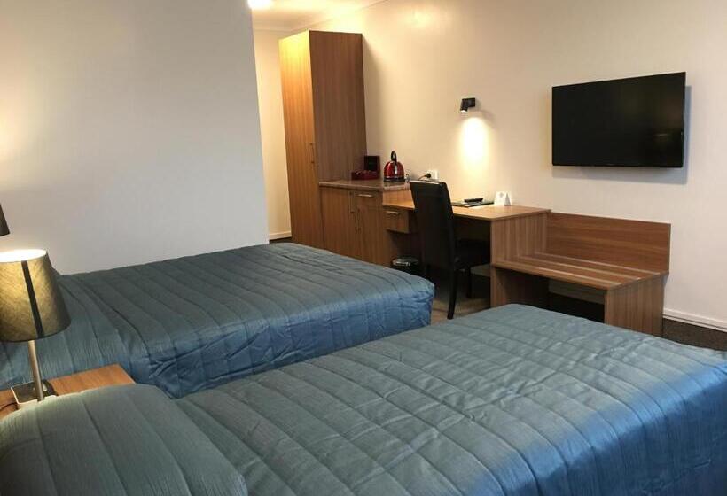 Номер Стандарт, The Victoria Hotel Dunedin