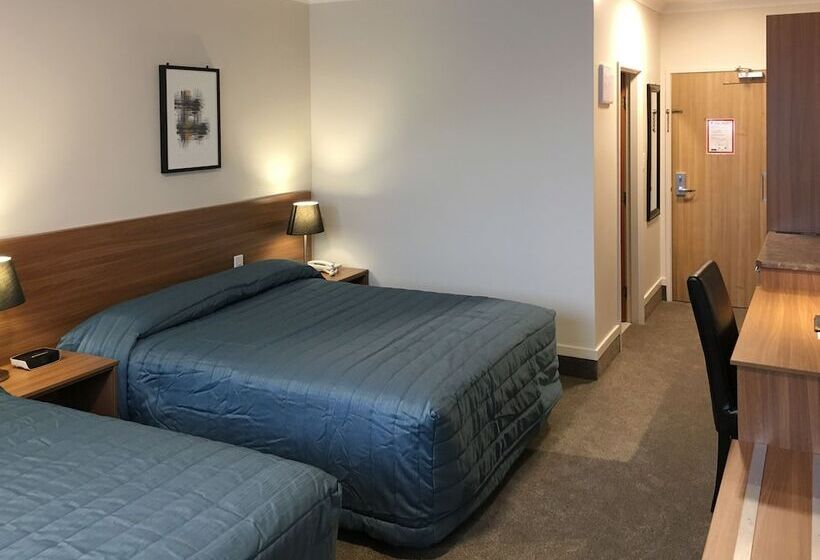 Номер Стандарт, The Victoria Hotel Dunedin