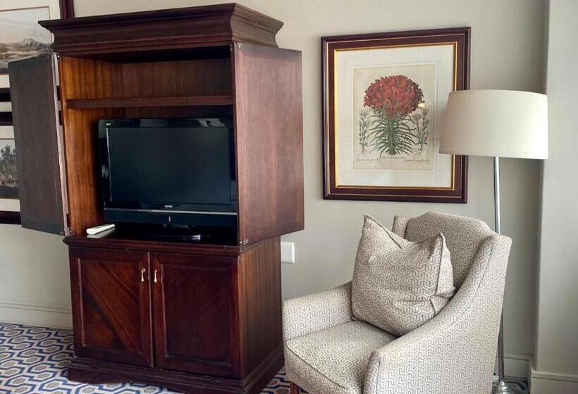 Suite, The Royal Hotel By Coastlands Hotels & Resorts