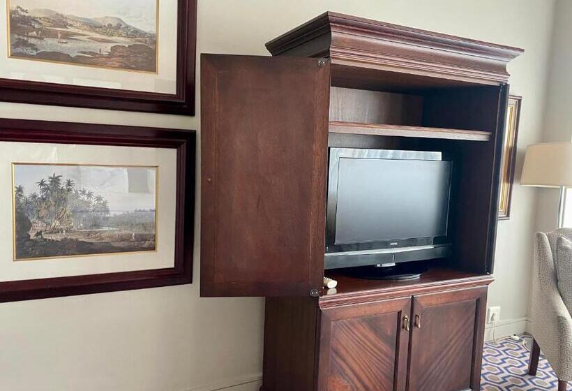 Suite, The Royal Hotel By Coastlands Hotels & Resorts