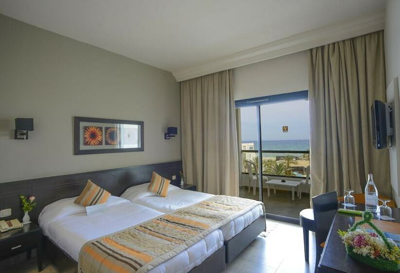 标准三人间, Nozha Beach Resort & Spa