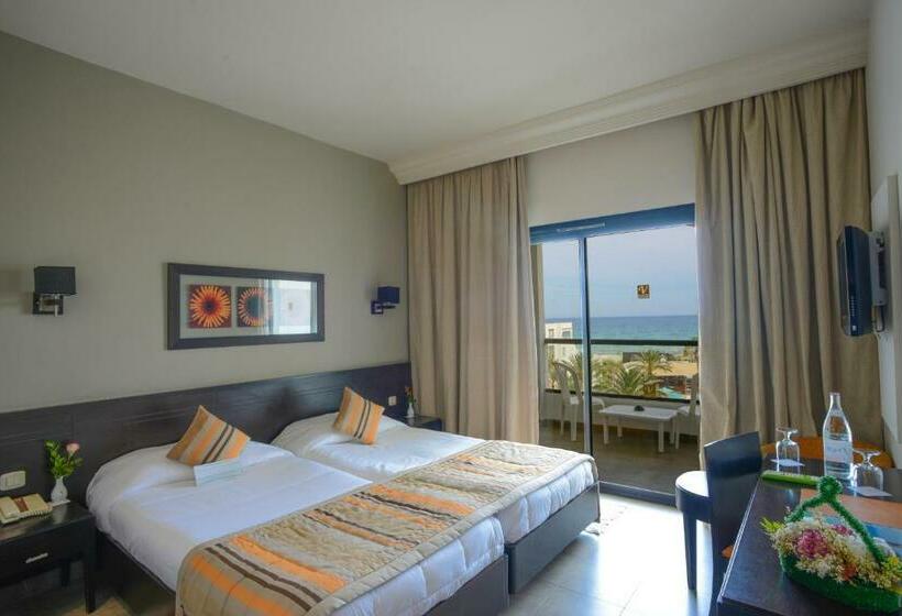 家庭间, Nozha Beach Resort & Spa