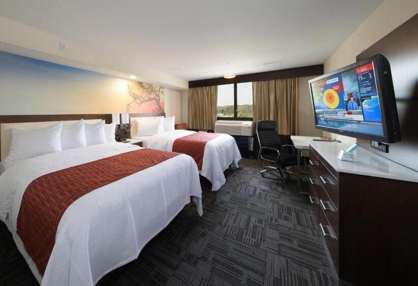 Номер Стандарт Вид на Бассейн, Holiday Inn Brookfield   Milwaukee, An Ihg