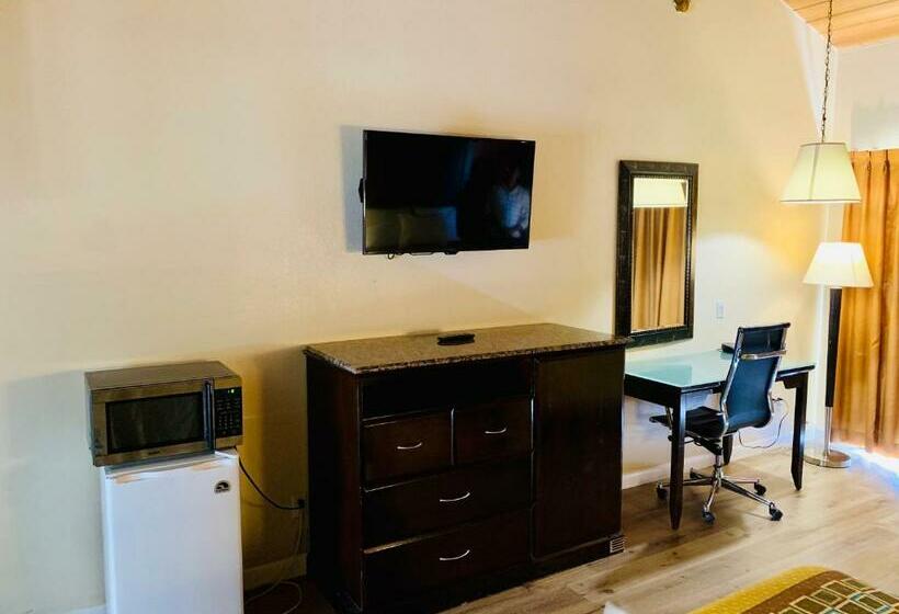 스탠다드 룸 킹사이즈 침대, Rodeway Inn Fallbrook Downtown