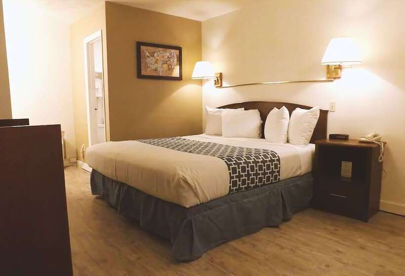 Номер Deluxe, Coratel Inn & Suites By Jasper Mccook