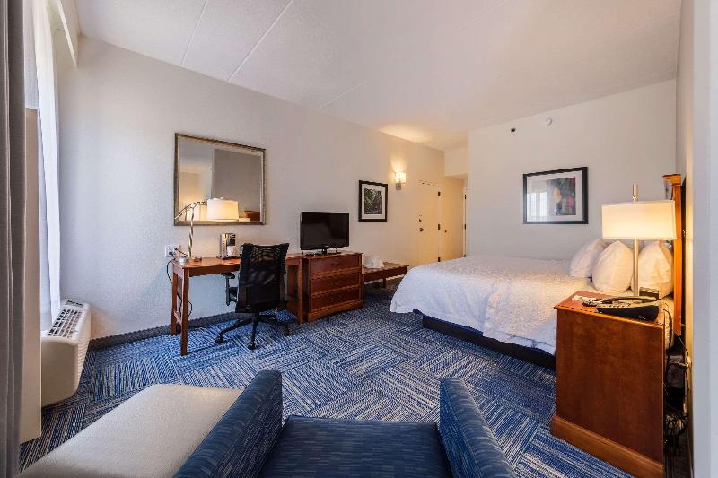 キングサイズベッドのスタンダードルーム, Allentown Park Hotel, Ascend Hotel Collection