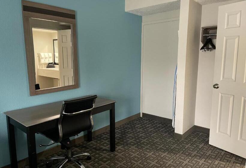 سوییت, Days Inn & Suites By Wyndham Spokane