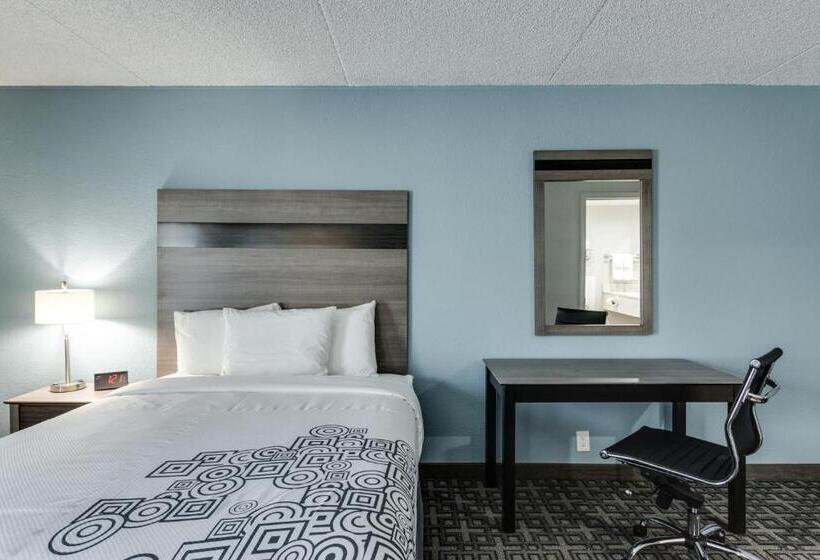 سوییت, Days Inn & Suites By Wyndham Spokane