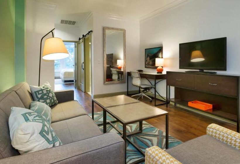 סוויטה מותאמת לאדם עם מוגבלויות, Indigo Savannah Historic District, An Ihg