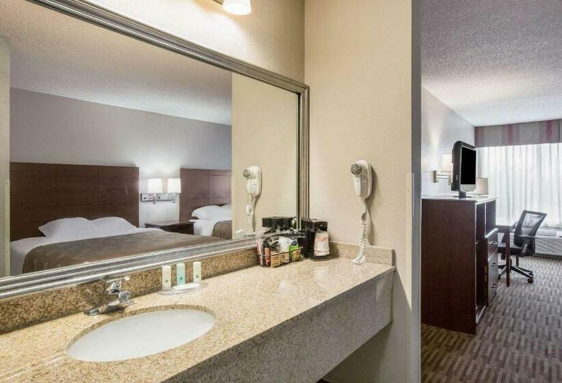اتاق استاندارد, Quality Inn & Suites Lawrence  University Area