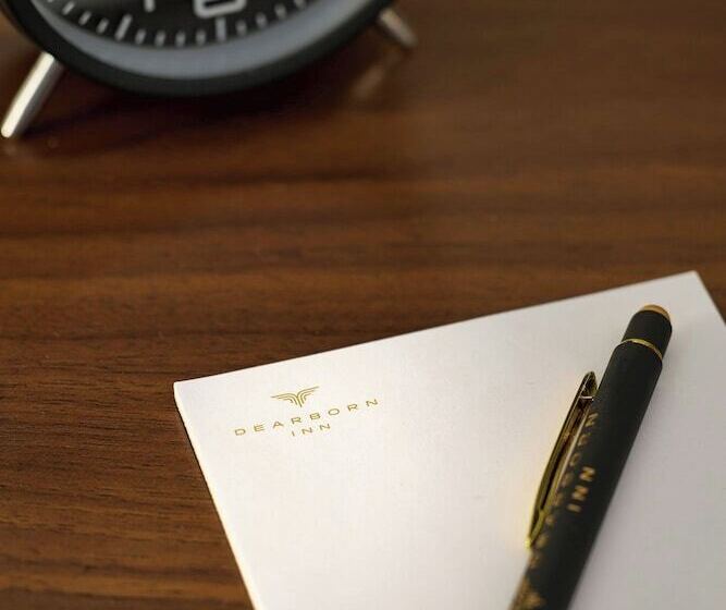 스탠다드 룸 더블 침대 2개, Dearborn Inn, Autograph Collection