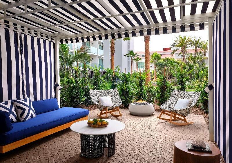 身障者適用キングサイズベッドルーム, Del Coronado, Curio Collection By Hilton