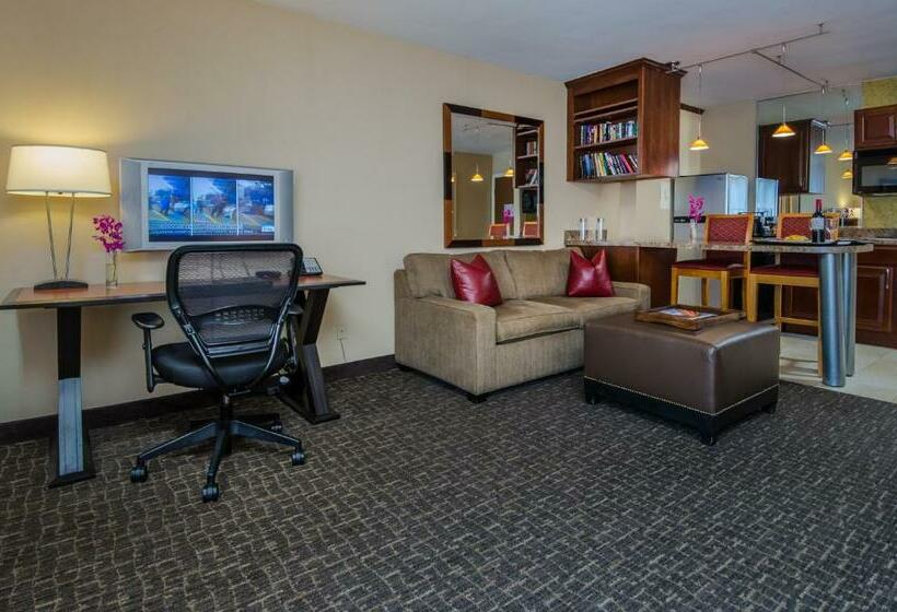 سوئیت جونیور برای معلولان, Beacon Hotel & Corporate Quarters