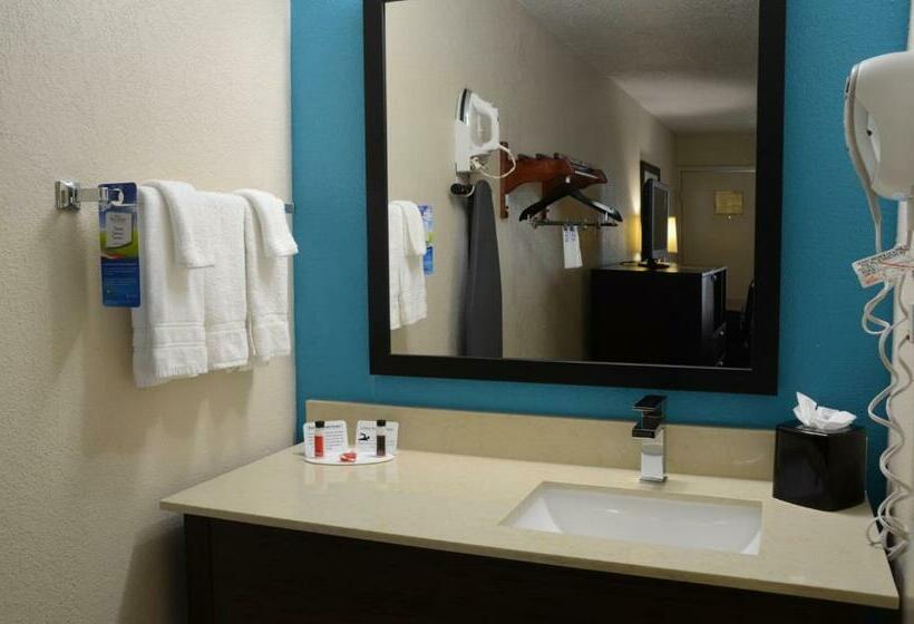 Номер Стандарт Адаптированный для Инвалидов, Baymont By Wyndham Nashville Airport