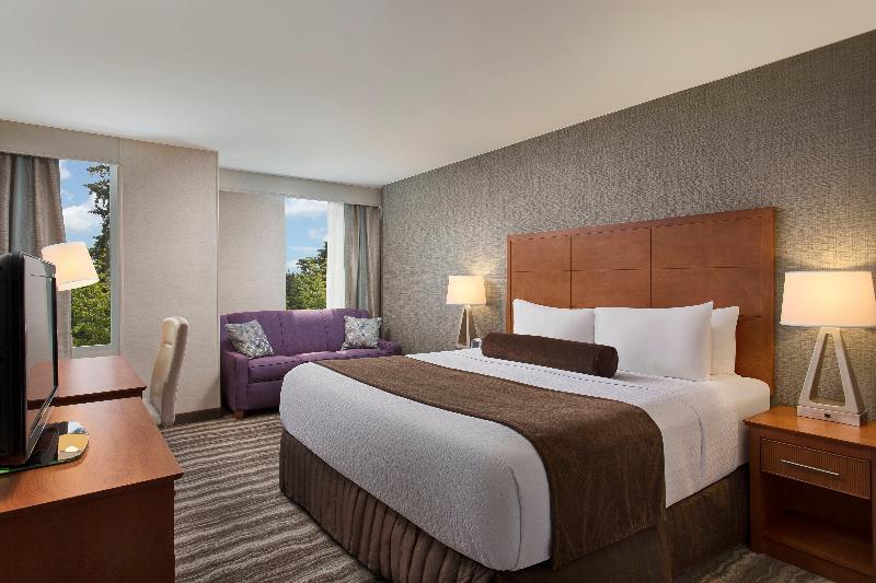 장애인을 위한 킹사이즈 침대 스탠다드 룸, AC Hotel by Marriott Portland Lake Oswego