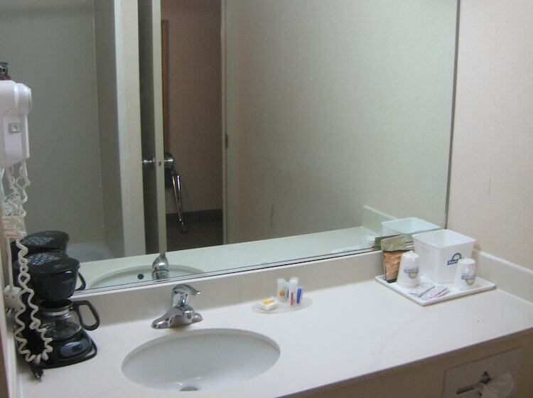 Номер Superior, Days Inn By Wyndham Columbus Airport
