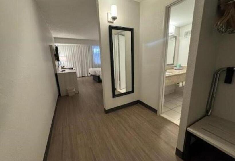Стандартный Номер Кровать Кинг, Quality Inn & Suites East Syracuse  Carrier Circle