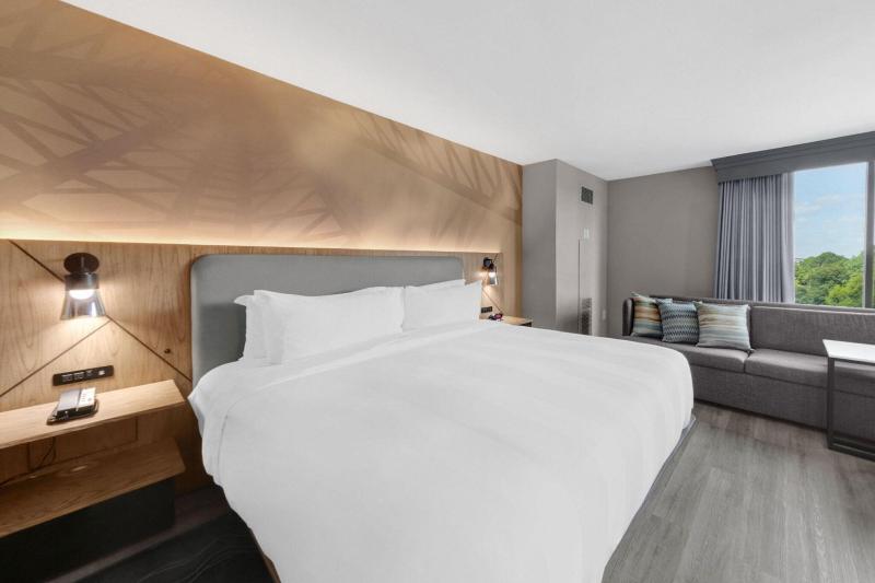 חדר סטנדרט עם מיטת קינג, Houston Marriott North
