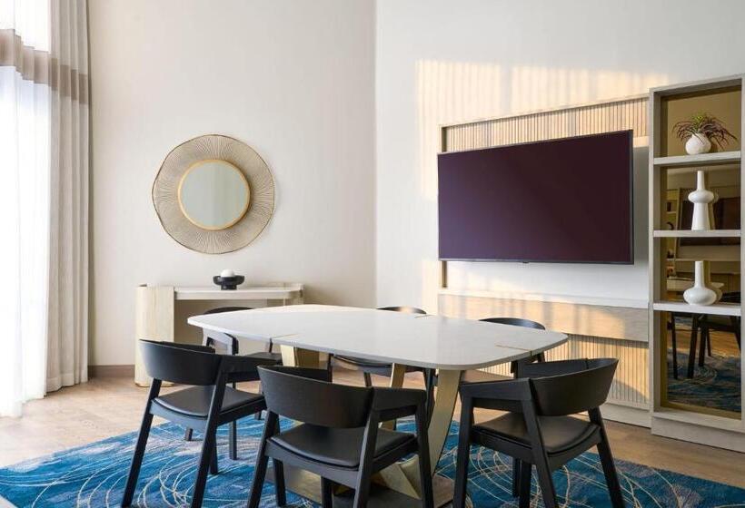Люкс Кровать Кинг, Vea Newport Beach, A Marriott Resort & Spa