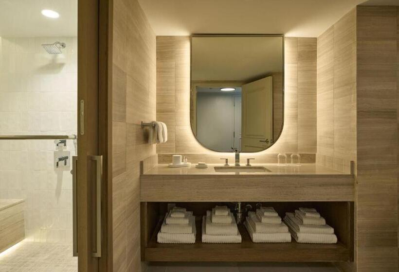 Люкс Кровать Кинг, Vea Newport Beach, A Marriott Resort & Spa