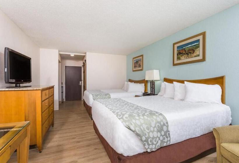 Номер Стандарт Адаптированный для Инвалидов, Ramada Plaza By Wyndham Nags Head Oceanfront