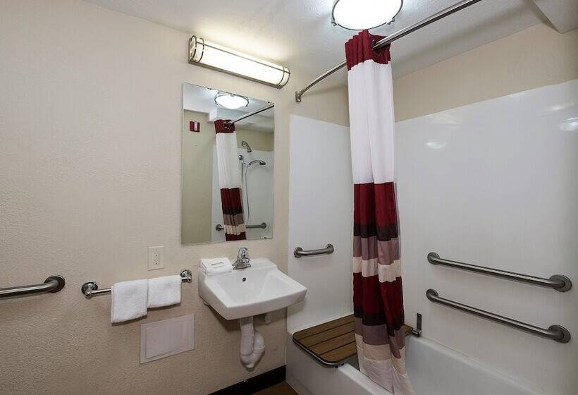 Номер Deluxe Адаптированный для Инвалидов, Red Roof Inn Columbus East  Reynoldsburg
